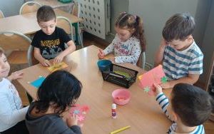 Dzień życzliwości w grupie Pszczółki  (8)