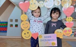 Dzień życzliwości w grupie Pszczółki  (2)