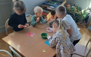 Dzień życzliwości w grupie Pszczółki  (3)