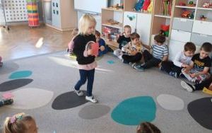 Dzień życzliwości w grupie Pszczółki  (5)