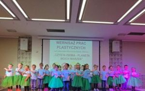 Wernisaż Prac Plastycznych pt. „Czysta Ziemia - planeta moich marzeń”. (7)