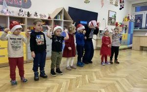 Warsztaty mikołajkowe w grupie Smerfy (10)