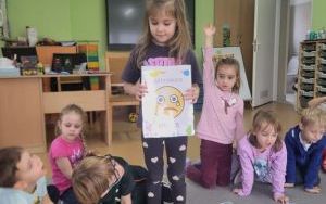 Słoneczka poznają i nazywają emocje w codziennym życiu (6)
