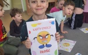 Słoneczka poznają i nazywają emocje w codziennym życiu (5)