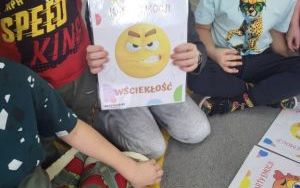 Słoneczka poznają i nazywają emocje w codziennym życiu (7)