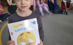 Słoneczka poznają i nazywają emocje w codziennym życiu (3)