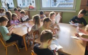 Słoneczka poznają i nazywają emocje w codziennym życiu (4)