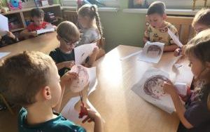 Słoneczka poznają i nazywają emocje w codziennym życiu (5)