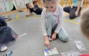 Słoneczka poznają i nazywają emocje w codziennym życiu (7)