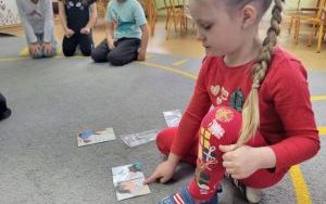 Słoneczka poznają i nazywają emocje w codziennym życiu (5)