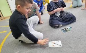 Słoneczka poznają i nazywają emocje w codziennym życiu (6)
