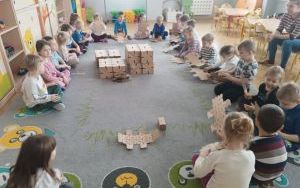 Warsztaty z klockami kartonowymi (14)