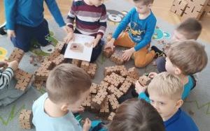 Warsztaty z klockami kartonowymi (11)