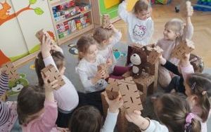 Warsztaty z klockami kartonowymi (7)