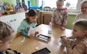 Słoneczka zakładają  Zielony Ogródek w sali (2)
