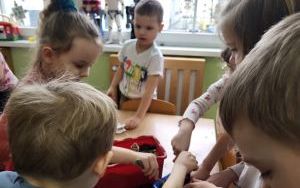 Słoneczka zakładają  Zielony Ogródek w sali (6)