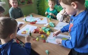 Słoneczka zakładają  Zielony Ogródek w sali (3)