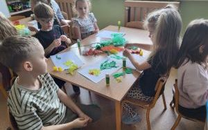 Słoneczka zakładają  Zielony Ogródek w sali (4)