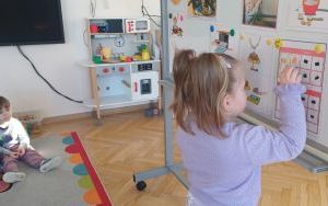 Dzień Kobiet oraz o zawodzie kucharki w grupie Smerfy (1)