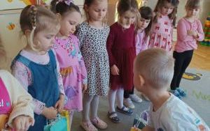 Dzień Kobiet w grupie Misie (8)