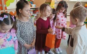 Dzień Kobiet w grupie Misie (9)