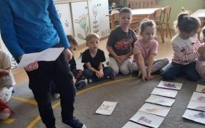 Słoneczka słuchają i tworzą muzykę (3)