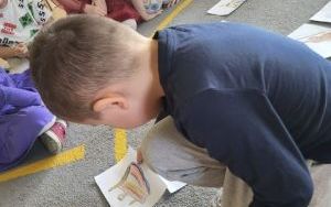 Słoneczka słuchają i tworzą muzykę (4)