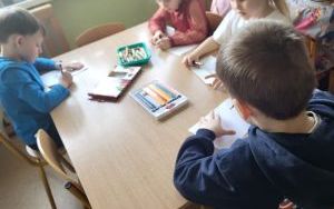 Słoneczka słuchają i tworzą muzykę (1)