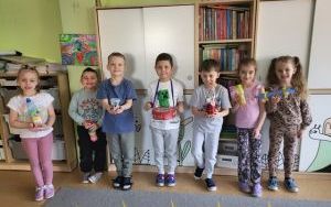 Słoneczka słuchają i tworzą muzykę (2)