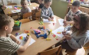 Słoneczka słuchają i tworzą muzykę (6)