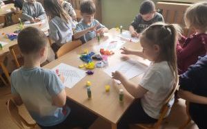 Słoneczka słuchają i tworzą muzykę (7)