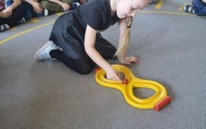 Słoneczka słuchają i tworzą muzykę (2)