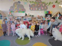 Czworonożni goście u Krasnali (4)
