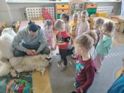 Czworonożni goście u Krasnali (5)