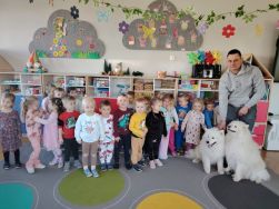 Czworonożni goście u Krasnali (9)