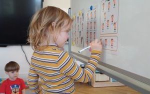 Powitanie wiosny - grupa Smerfy  (5)