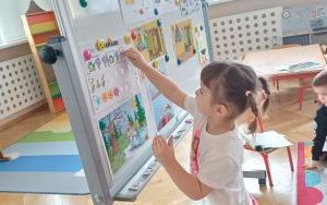 Powitanie wiosny - grupa Smerfy  (4)