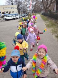 Krasnale żegnają zimę i witają wiosnę (10)