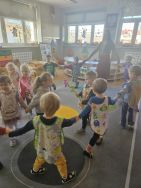 Krasnale żegnają zimę i witają wiosnę (3)