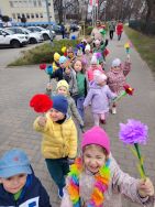 Krasnale żegnają zimę i witają wiosnę (7)
