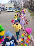 Krasnale żegnają zimę i witają wiosnę (1)
