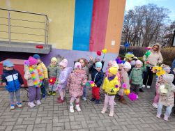 Krasnale żegnają zimę i witają wiosnę (3)