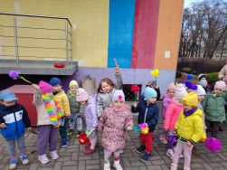 Krasnale żegnają zimę i witają wiosnę (4)