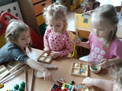 Krasnale żegnają zimę i witają wiosnę (10)