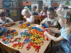 Krasnale żegnają zimę i witają wiosnę (8)