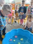 Krasnale żegnają zimę i witają wiosnę (9)