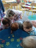 Krasnale żegnają zimę i witają wiosnę (8)