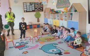 Żołnierze z wizytą u Smerfów i Słoneczek  (6)