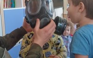 Żołnierze z wizytą u Smerfów i Słoneczek  (6)