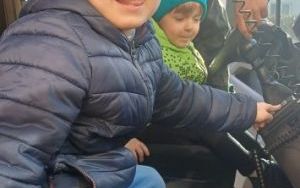 Żołnierze z wizytą u Smerfów i Słoneczek  (3)